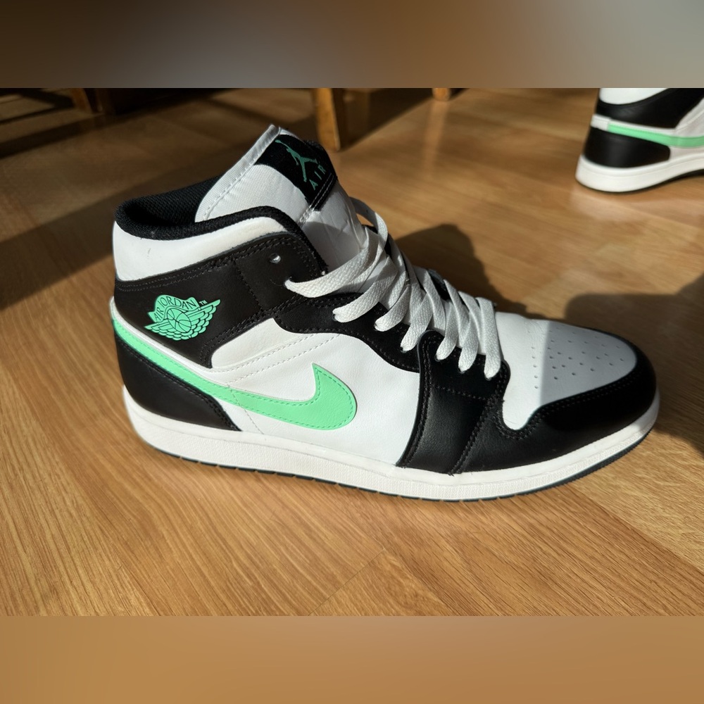 Men’s mint and black Jordan 1’s size 11.5